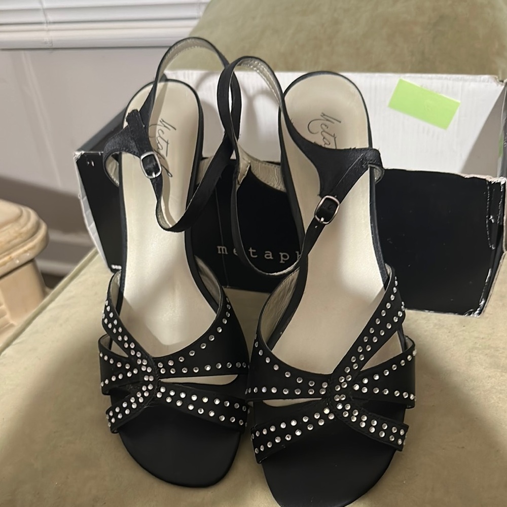 Metaphor Black Elegant Heels